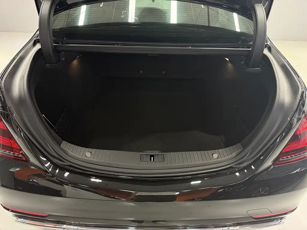 Mercedes-Benz S-Class — миниатюра 12