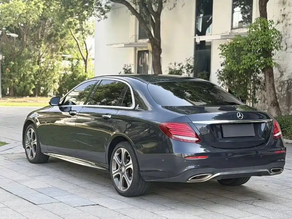 Mercedes-Benz E-Class — миниатюра 7
