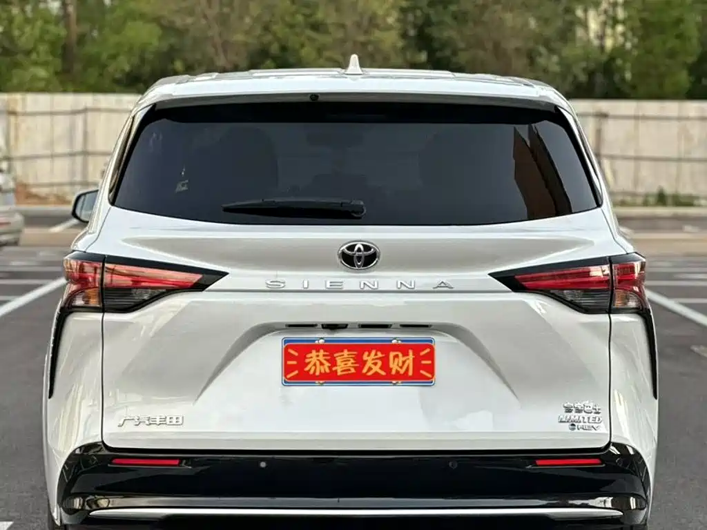 Toyota Sienna — миниатюра 6