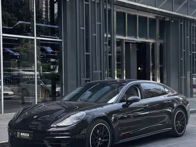 PORSCHE PANAMERA 2022