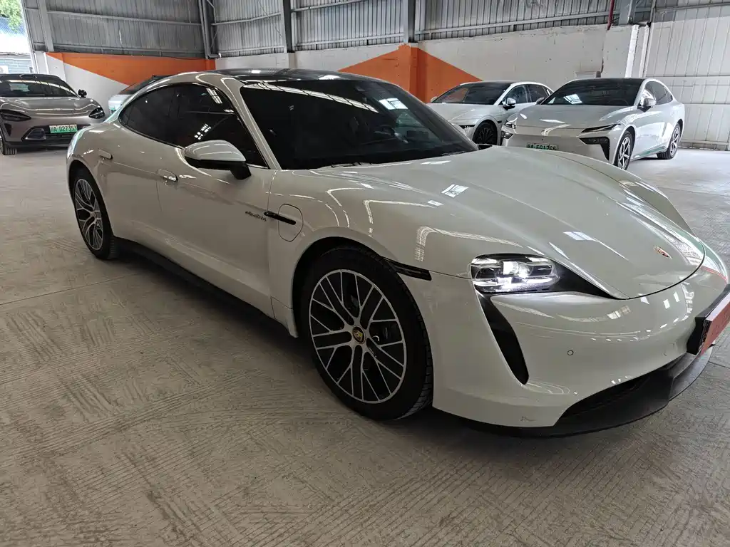 Porsche Taycan — миниатюра 3