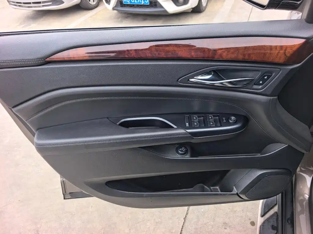 Cadillac SRX — миниатюра 9