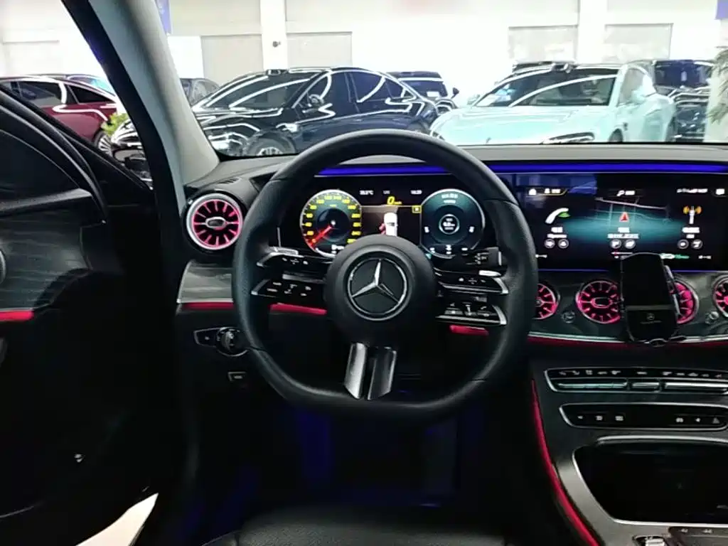 Mercedes-Benz E-Class — миниатюра 11