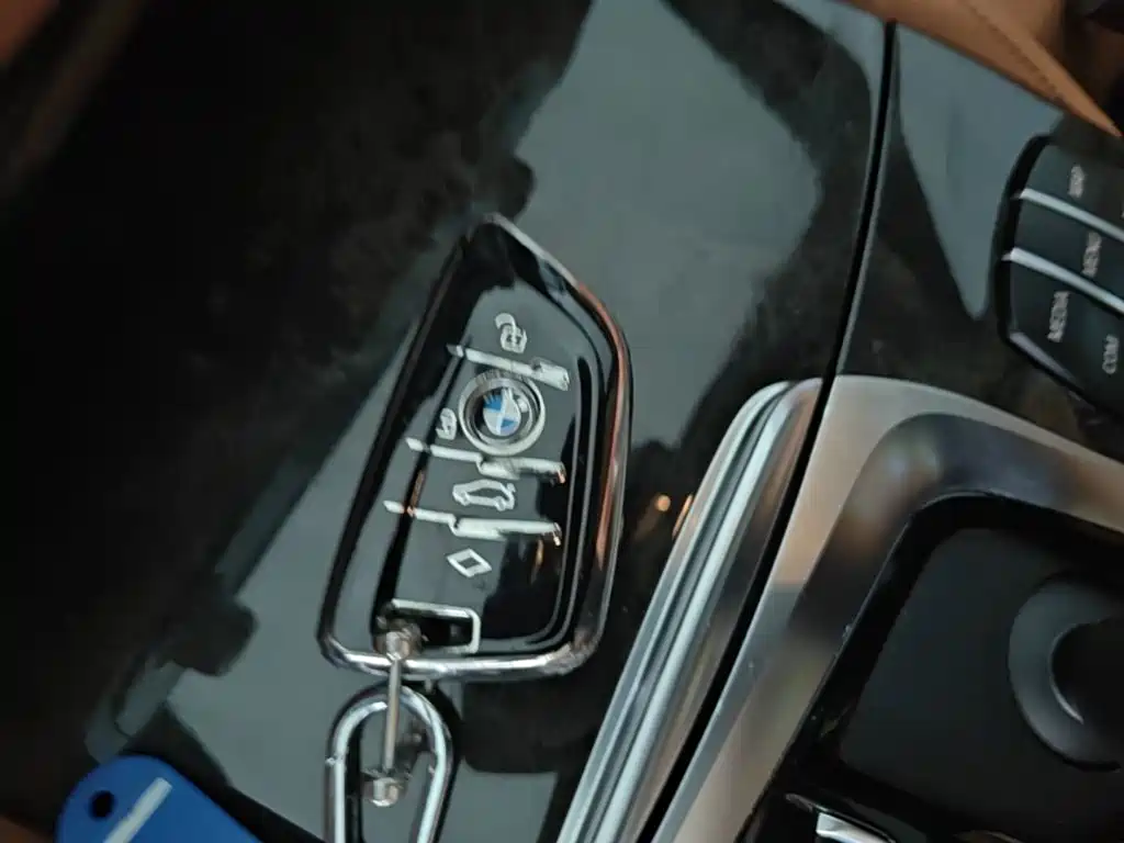 BMW 5 Series — миниатюра 9