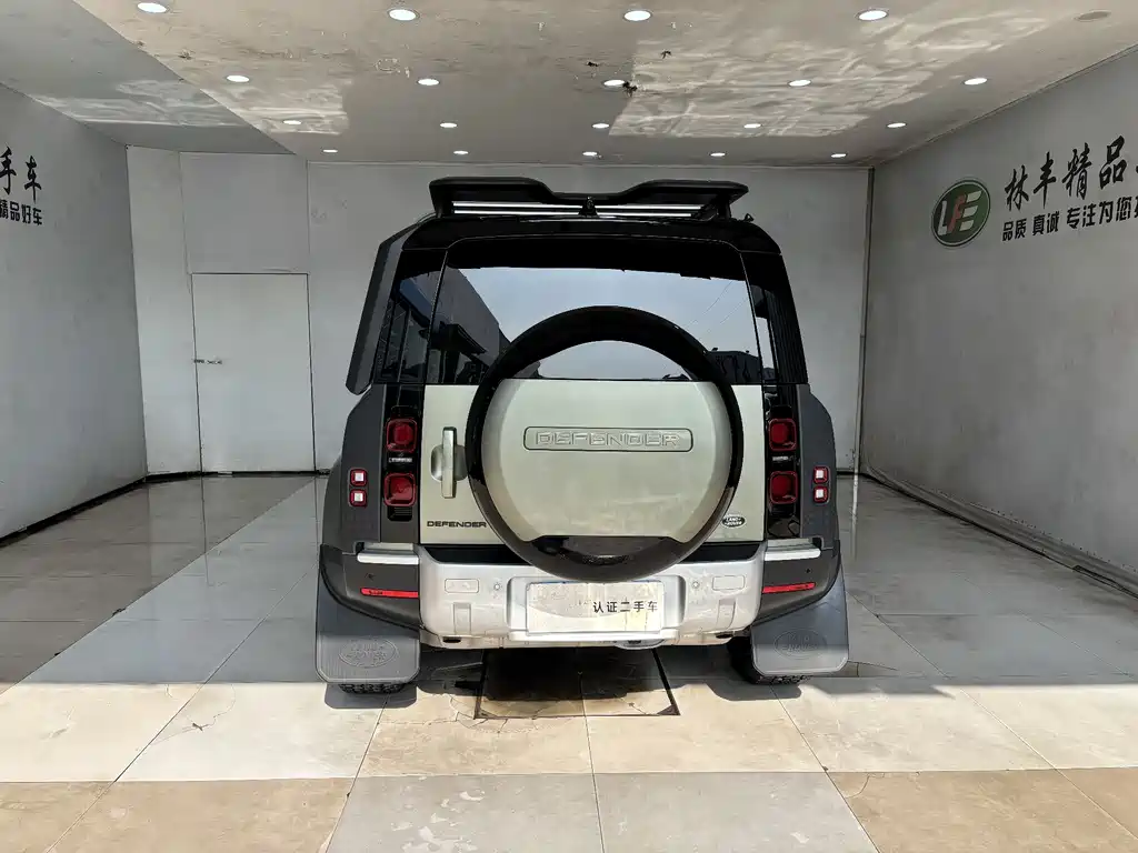 LAND ROVER DEFENDER