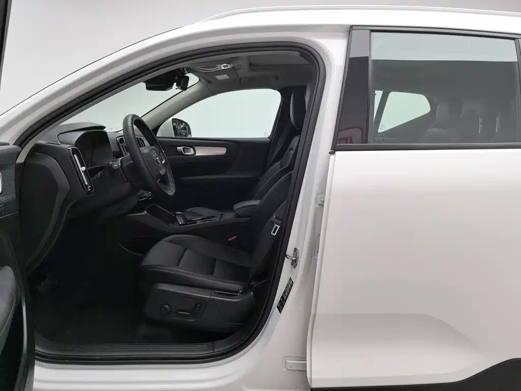 Volvo XC40 — миниатюра 10