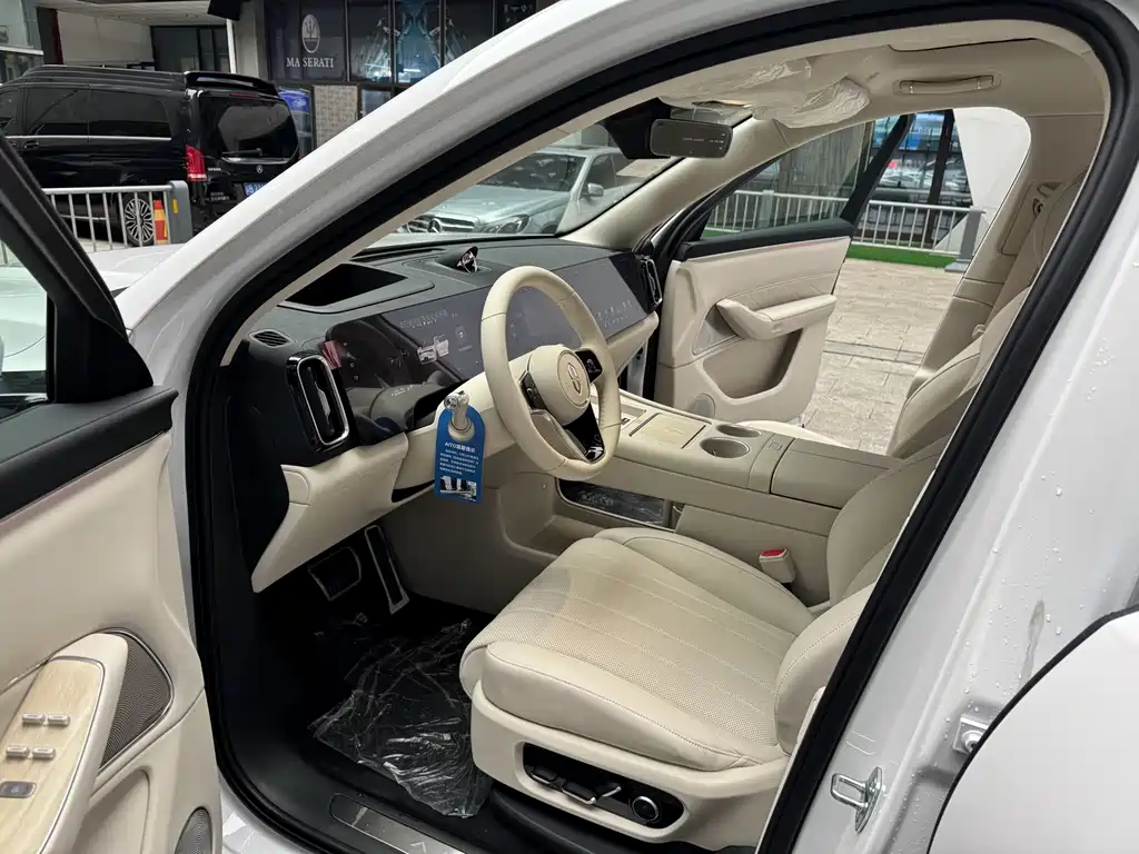 AITO ASK THE WORLD M8