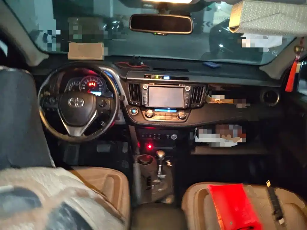 Toyota RAV4 — миниатюра 10