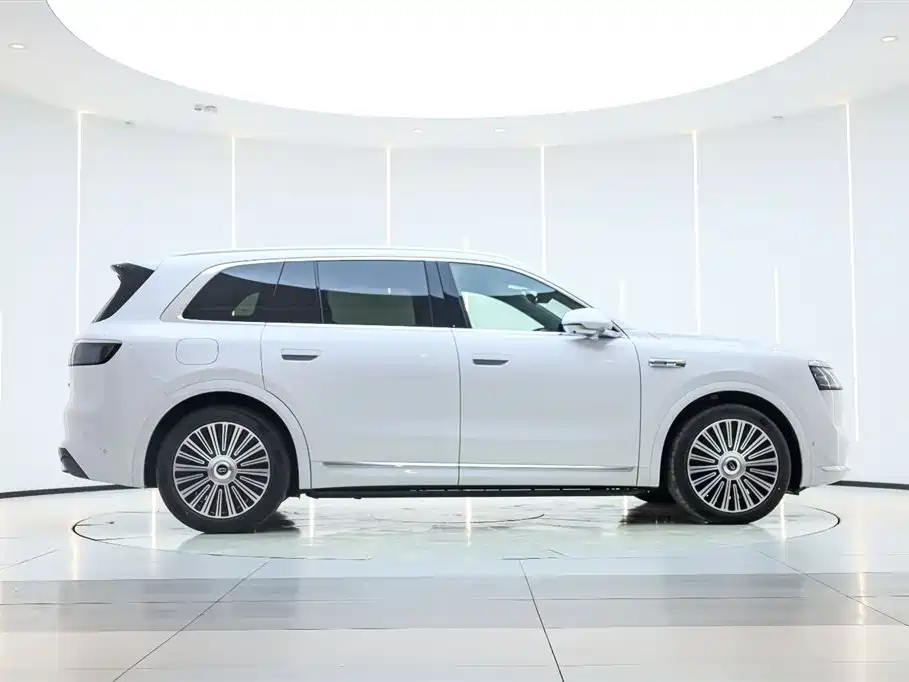 AITO ASK THE WORLD M8