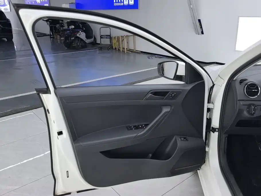 Volkswagen Jetta — миниатюра 7