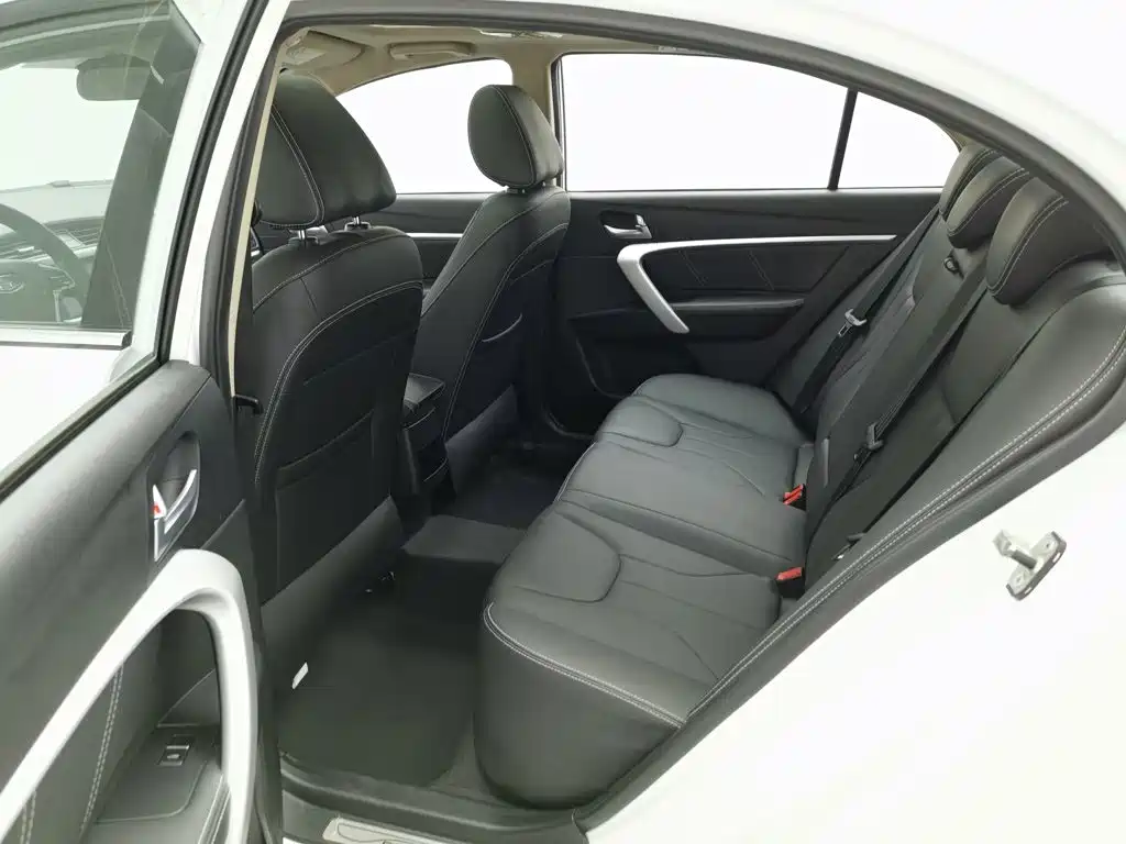 Geely Emgrand — миниатюра 15