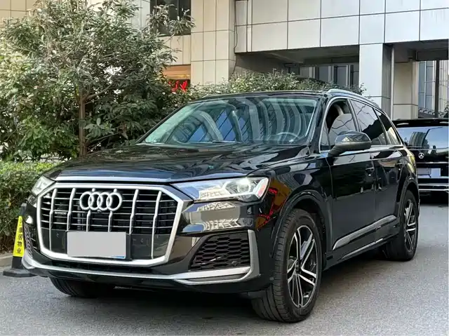 AUDI Q7 2023