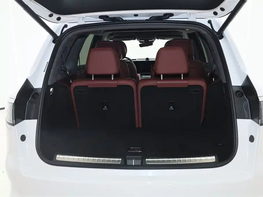 AITO ASK THE WORLD M8