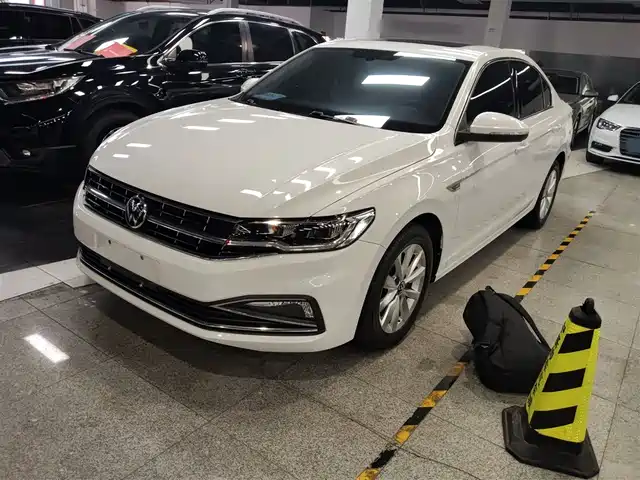 VOLKSWAGEN BORA 2021