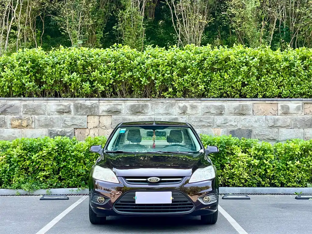 Ford Focus 2013 1.8L AT