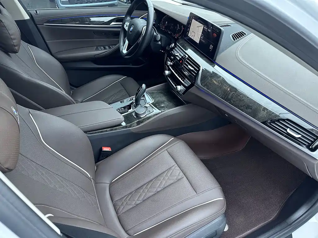 BMW 5 Series — миниатюра 8