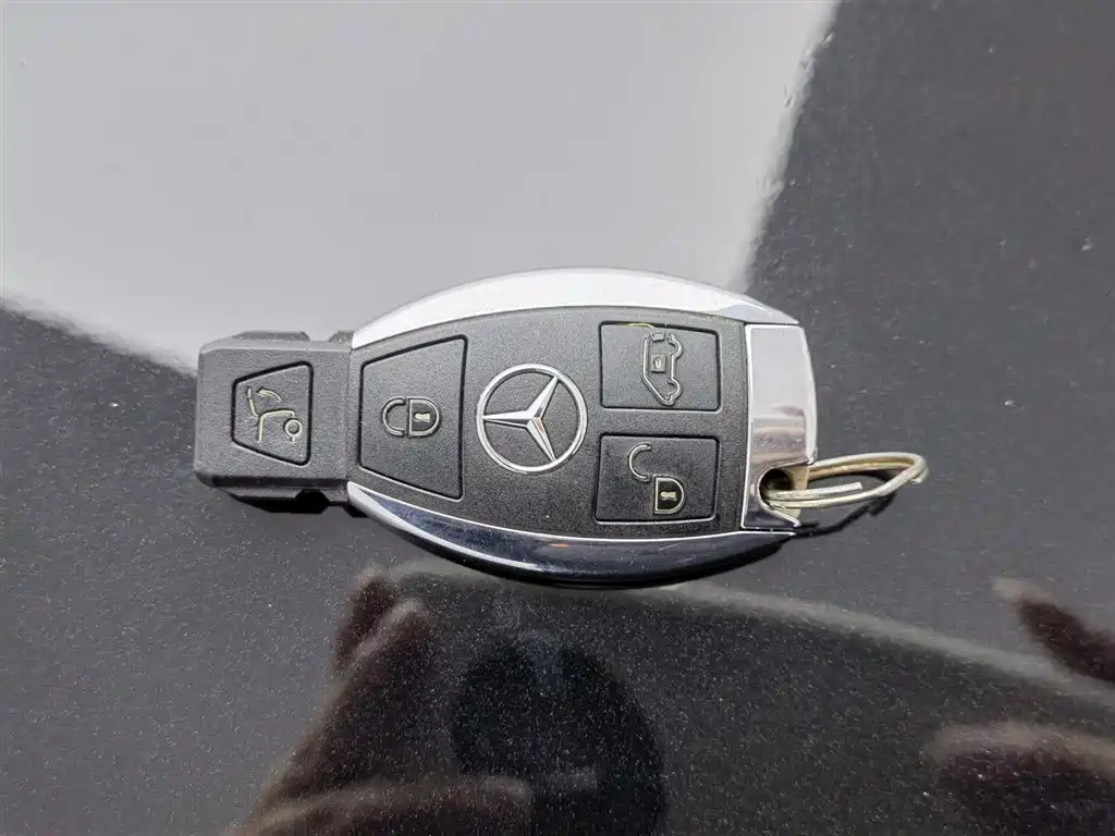 MERCEDES-BENZ V CLASS