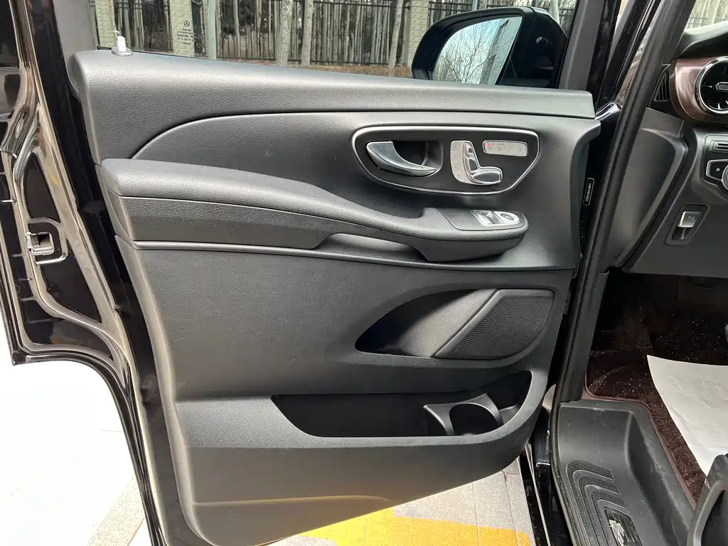 MERCEDES-BENZ V CLASS