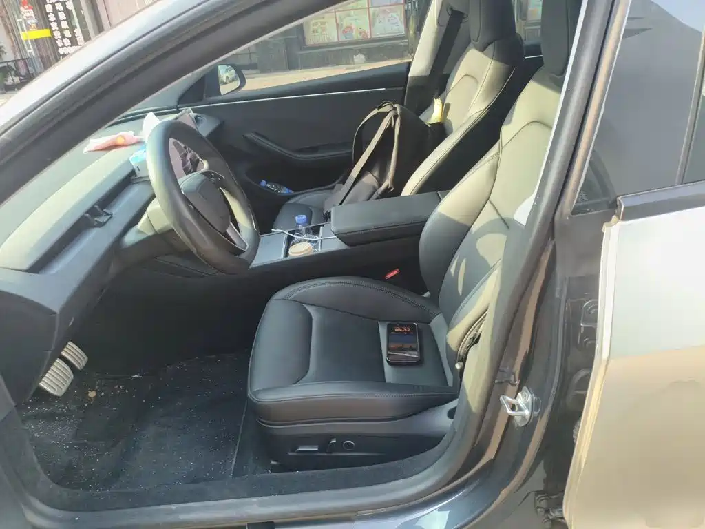 Tesla Model 3 — миниатюра 8
