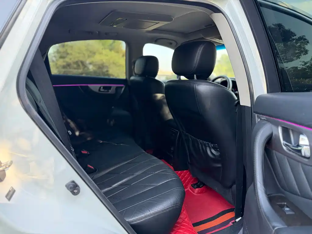 Infiniti QX70 — миниатюра 11