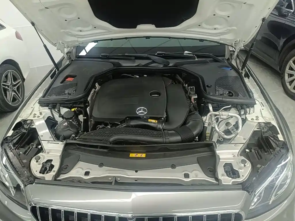 Mercedes-Benz E-Class — миниатюра 20