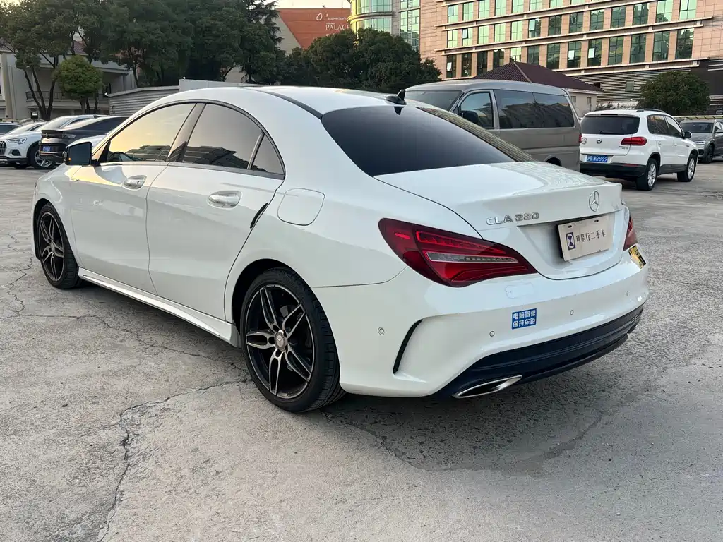 MERCEDES-BENZ CLA