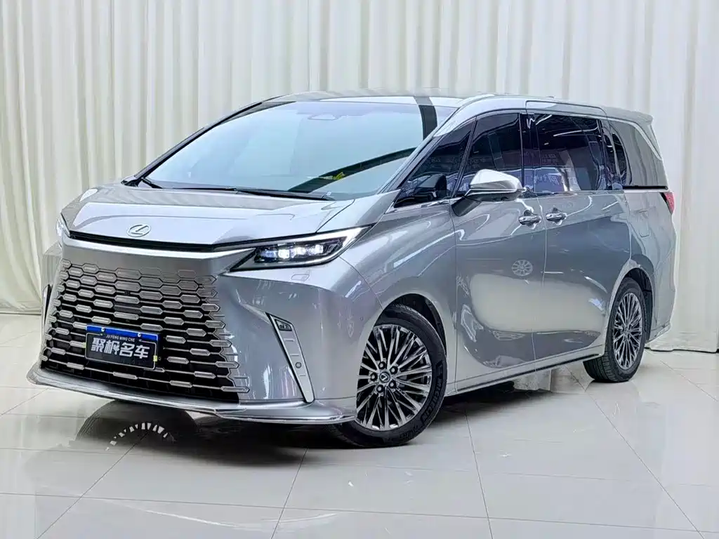 LEXUS LM