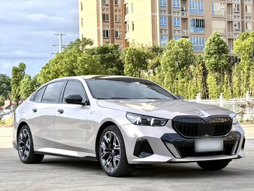BMW 5 Series — миниатюра 24