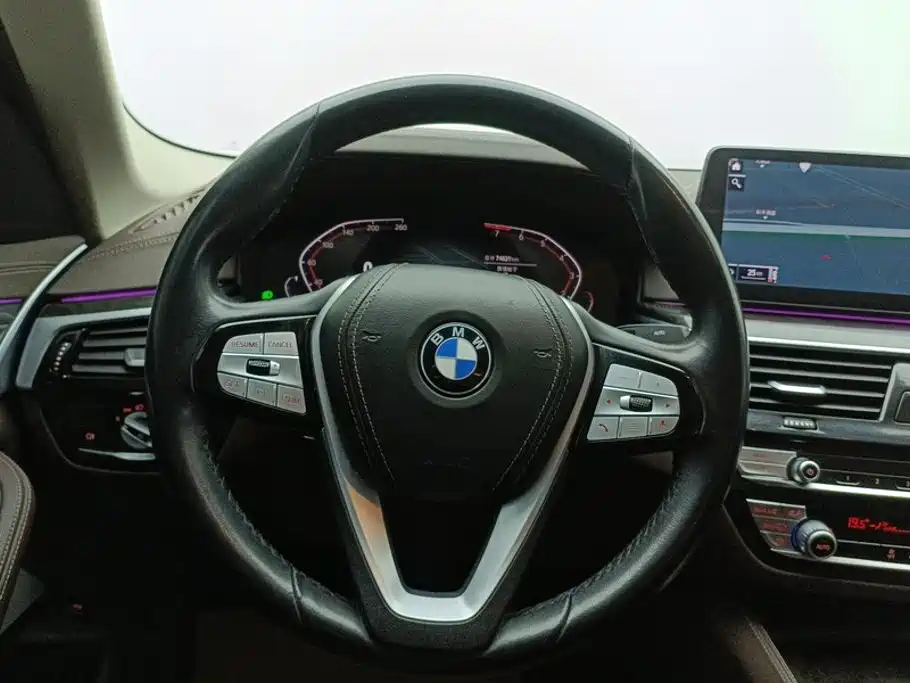 BMW 5 Series — миниатюра 15