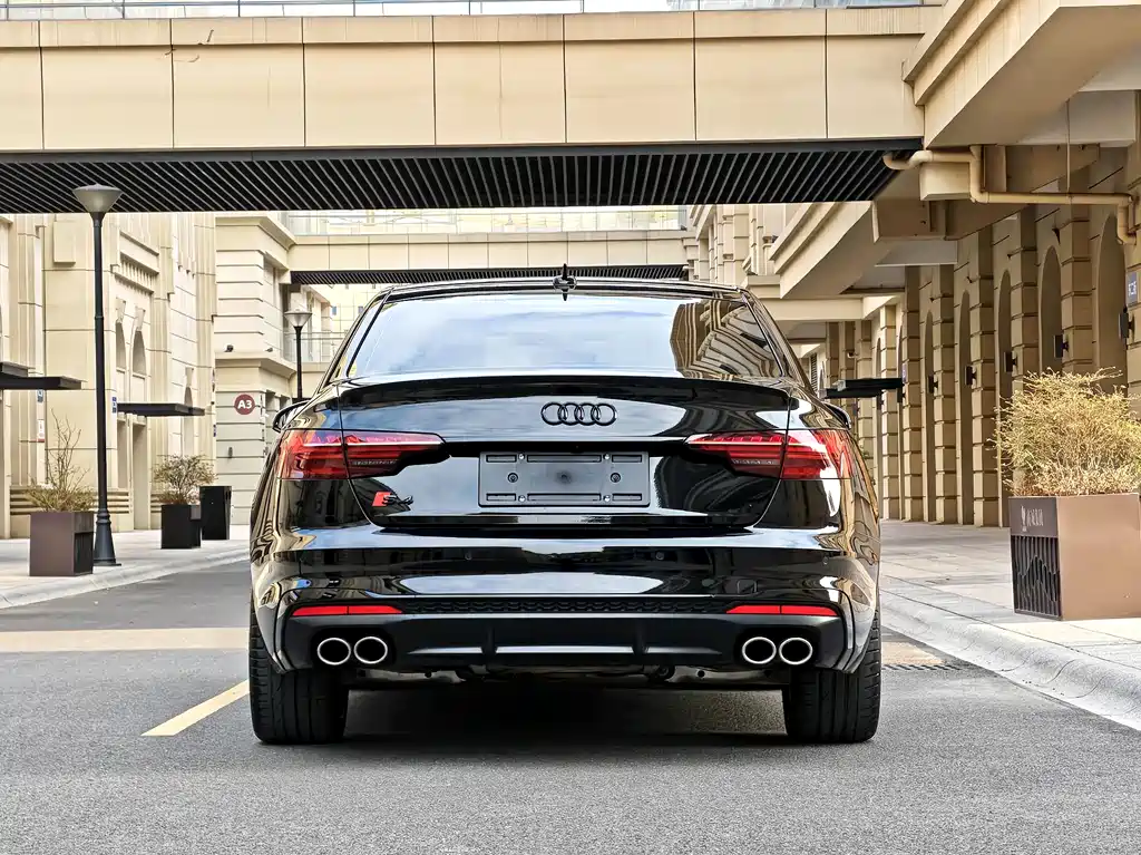 AUDI S4