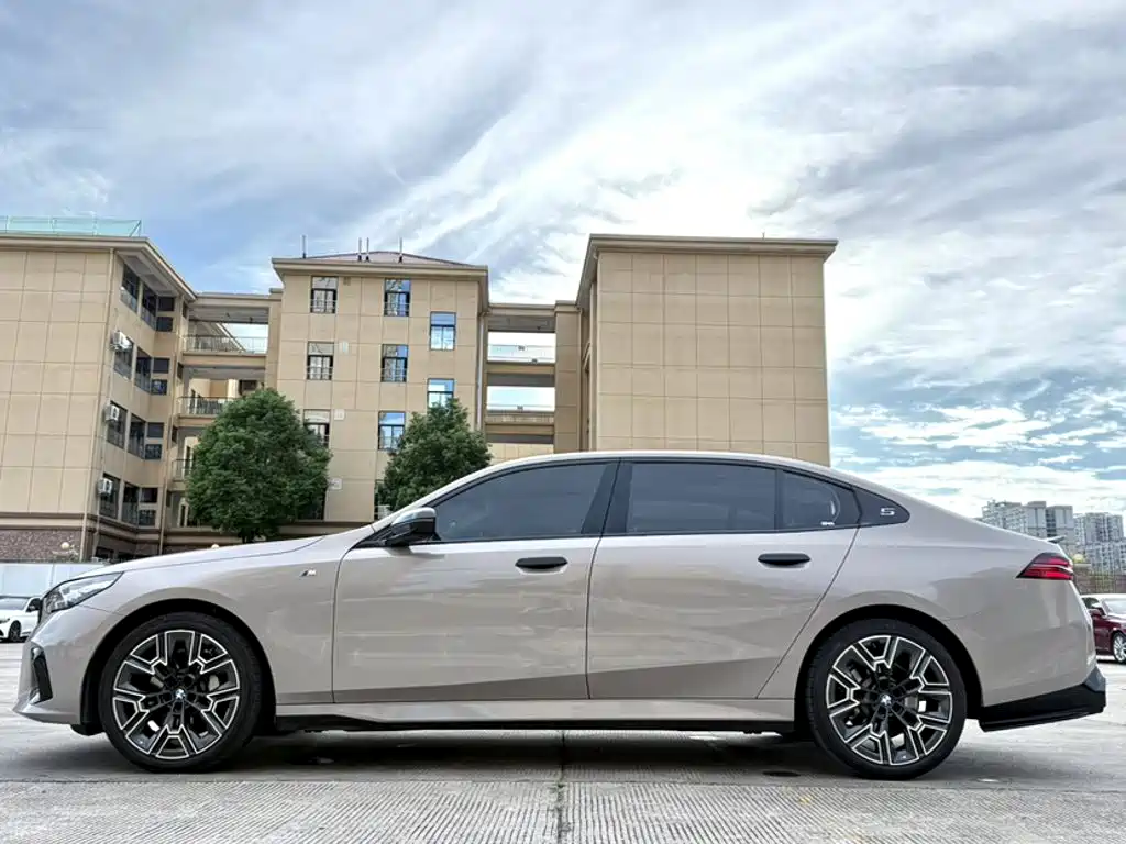 BMW 5 Series — миниатюра 25