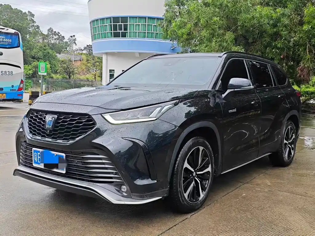 Toyota Crown Kluger 2022