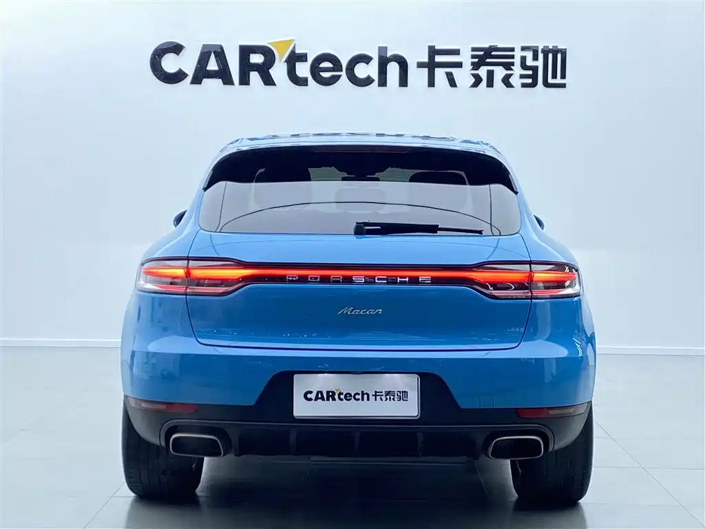 PORSCHE MACAN