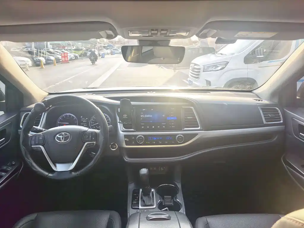 Toyota Highlander — миниатюра 6
