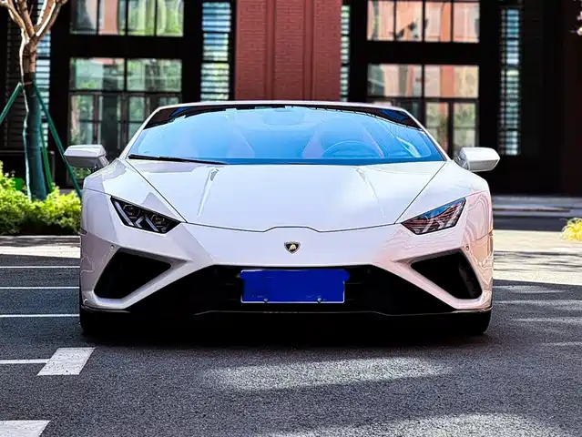 LAMBORGHINI HURACÁN