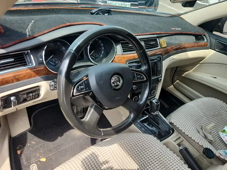 Skoda Superb — миниатюра 12