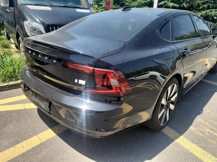 Volvo S90 2024 Luxury