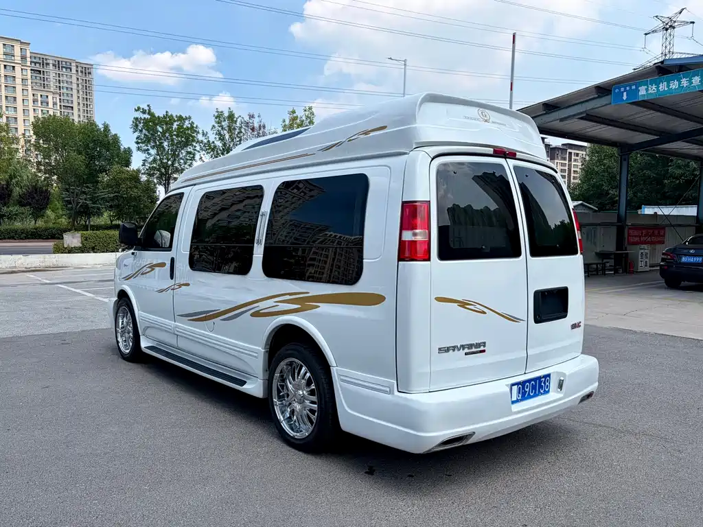 GMC Savana — миниатюра 4