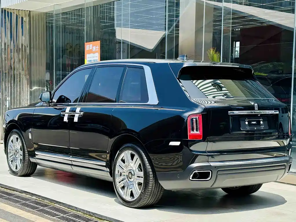 Rolls-Royce Cullinan 2018 мест