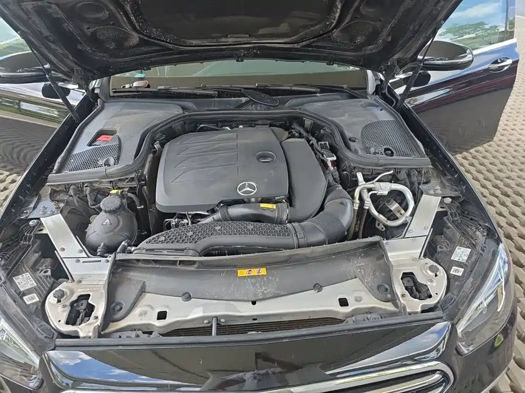 Mercedes-Benz E-Class — миниатюра 17