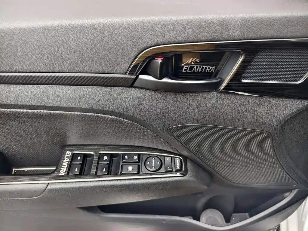 Hyundai Elantra — миниатюра 5