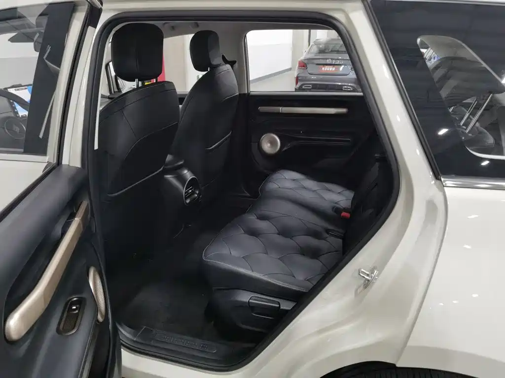 Baojun Yunduo — миниатюра 15