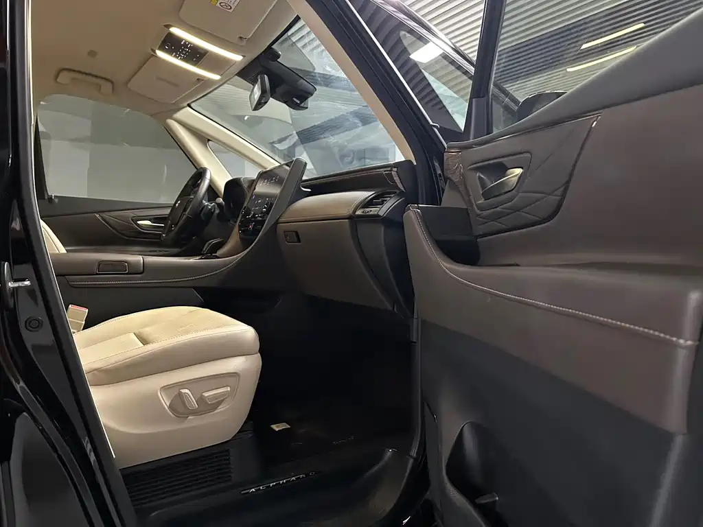 Toyota Alphard — миниатюра 23