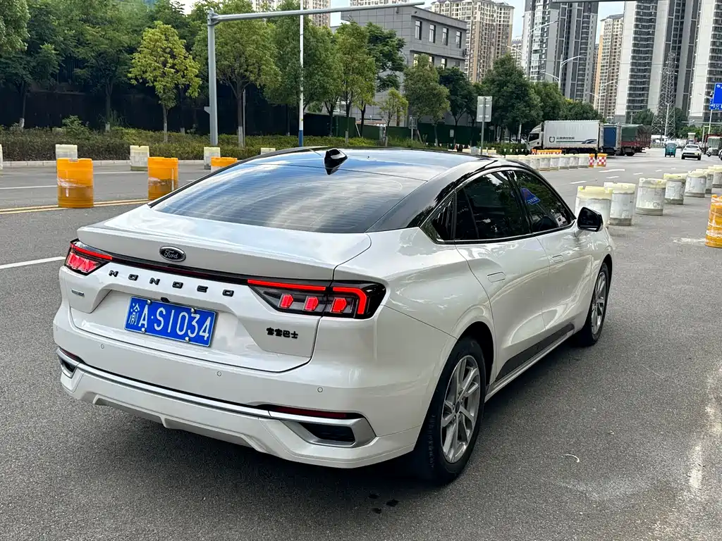 Ford Mondeo — миниатюра 6