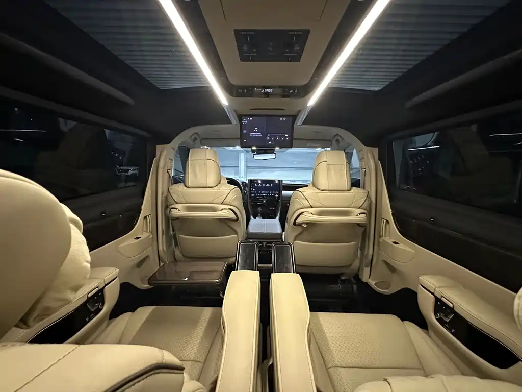 Toyota Alphard — миниатюра 19