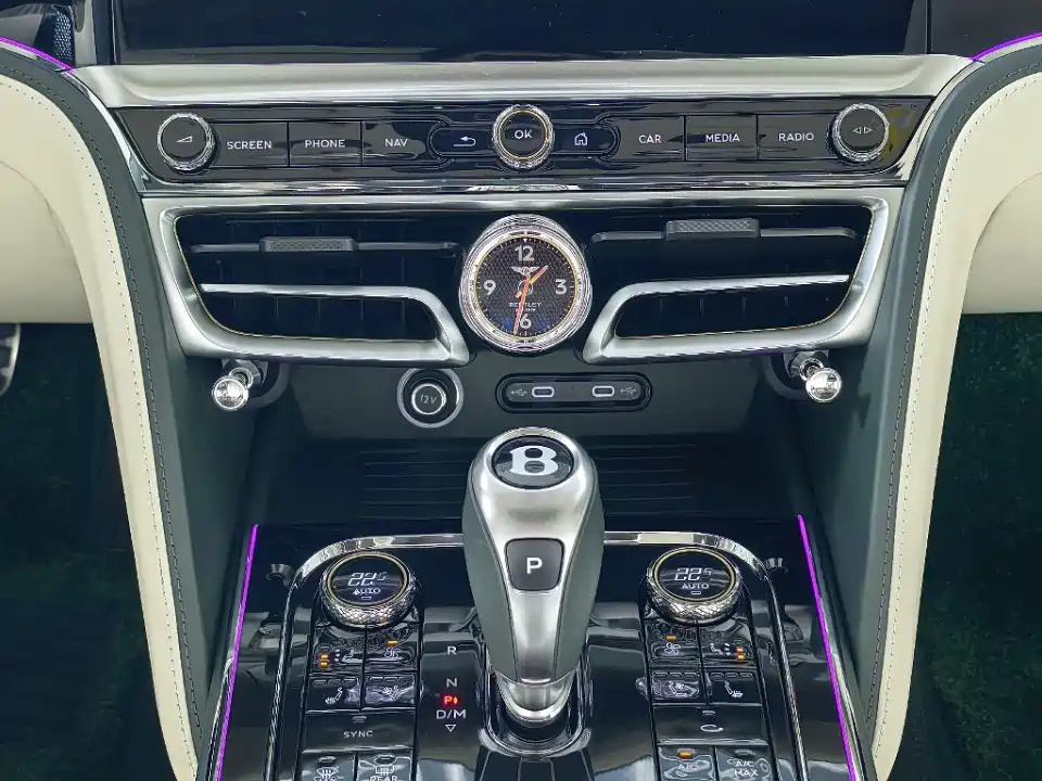 Bentley Flying Spur PHEV — миниатюра 15
