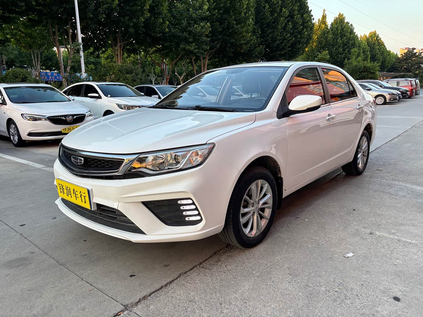 Geely Vision 1.5 л 2021 г. Белый, пробег 35000 км