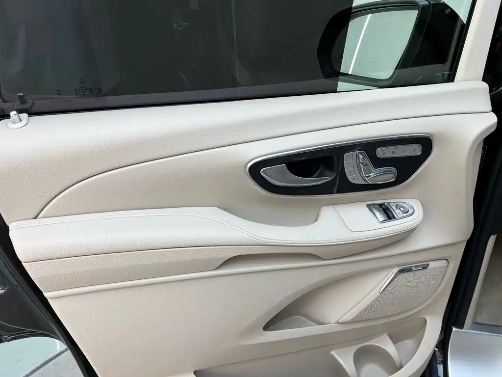 MERCEDES-BENZ V CLASS