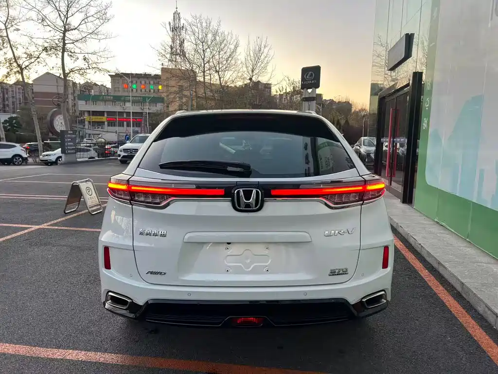 HONDA UR V