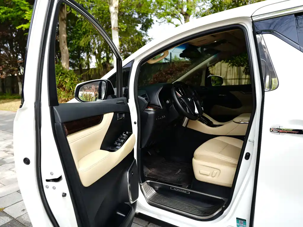 Toyota Alphard 2018 3.5L Luxury